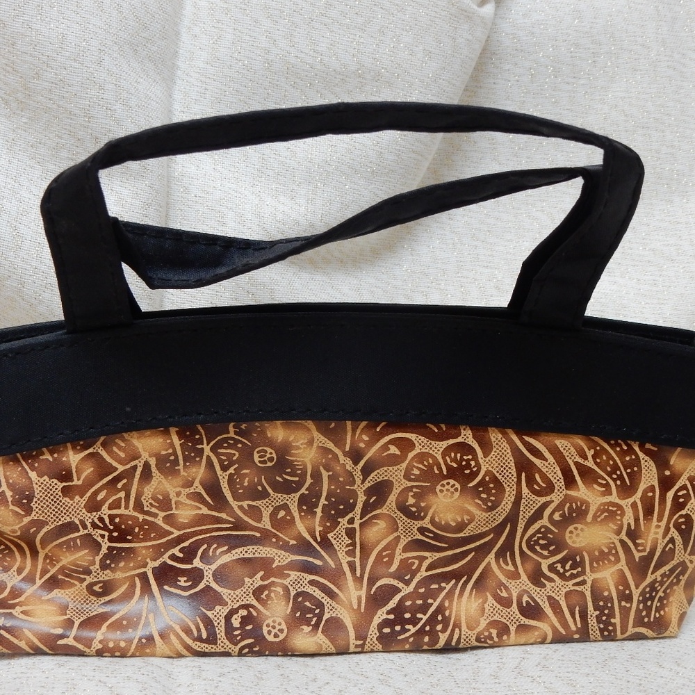 Small carry bag...eye glass case